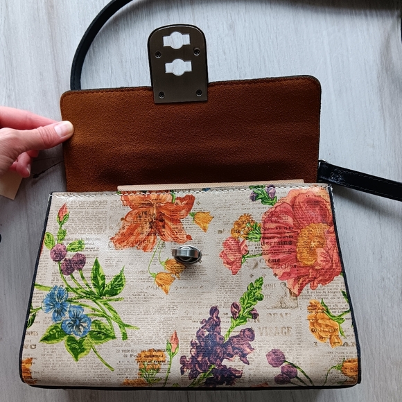 New Patricia Nash Leather Parisian Newspaper CarisBrooke Shoulder Bag Beige - Picture 4 of 11